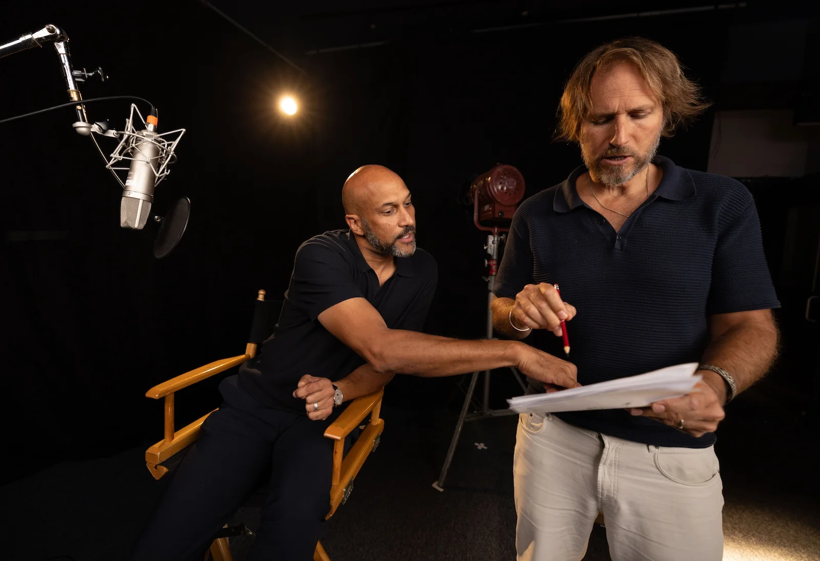 Image of Keegan-Michael Key discussing the script with director Daniel Ferguson.